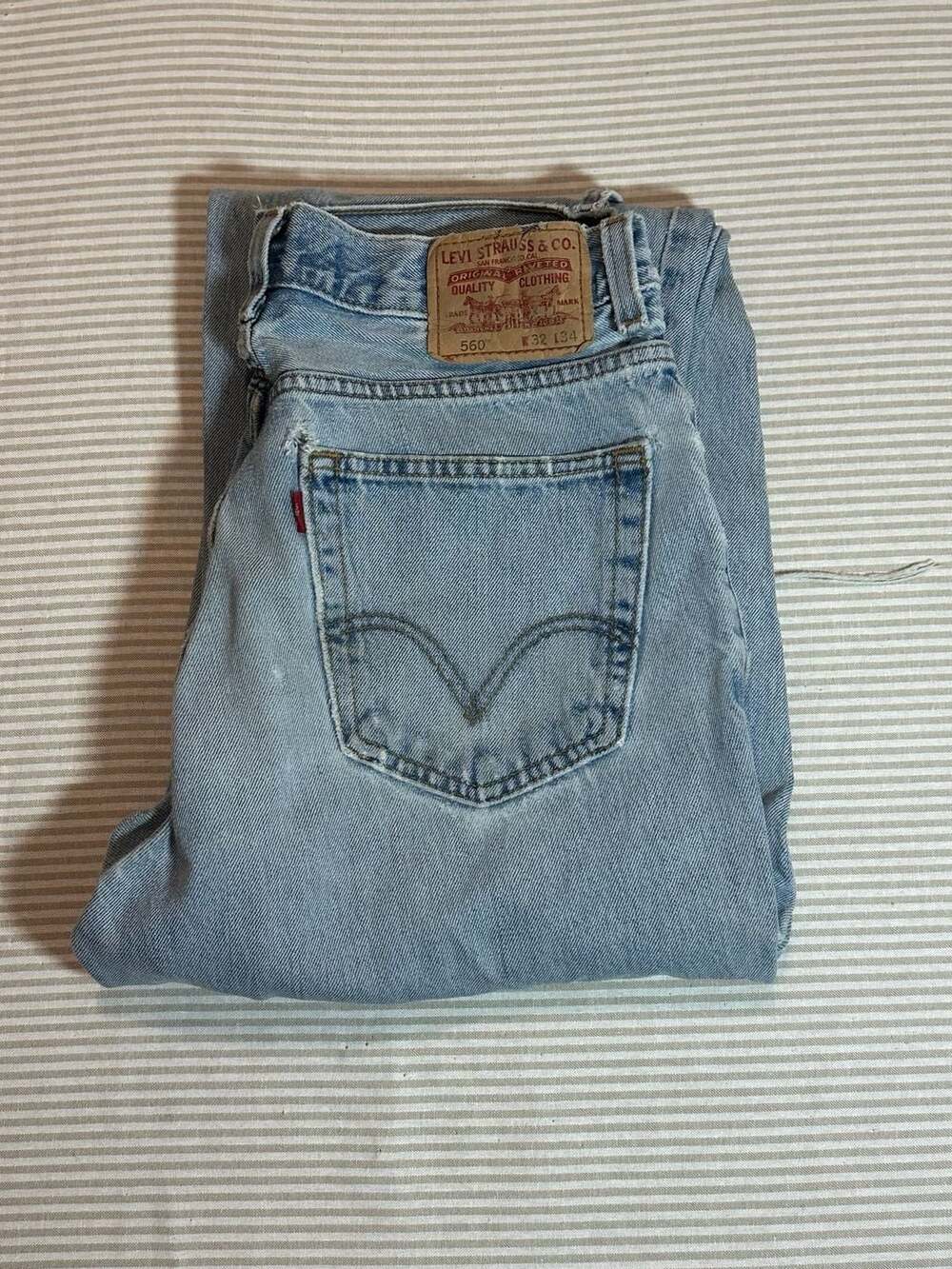 Levi's 560 Comfort Fit Light Wash Distressed Jeans W32 L34